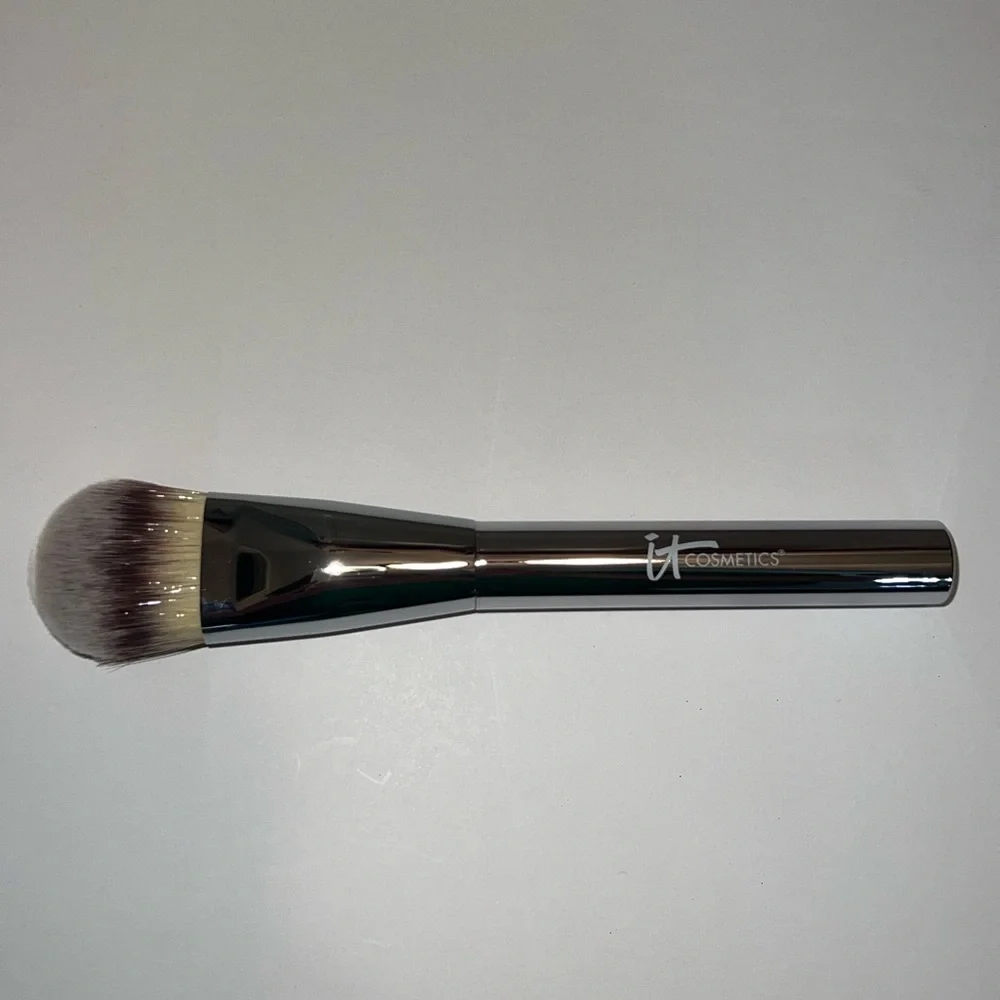 IT Cosmetics Foundation Brush